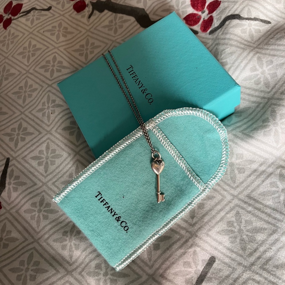 Authentic Tiffany& Co. heart key pendant necklace. 925 Silver & Diamond. Love - Picture 5 of 7